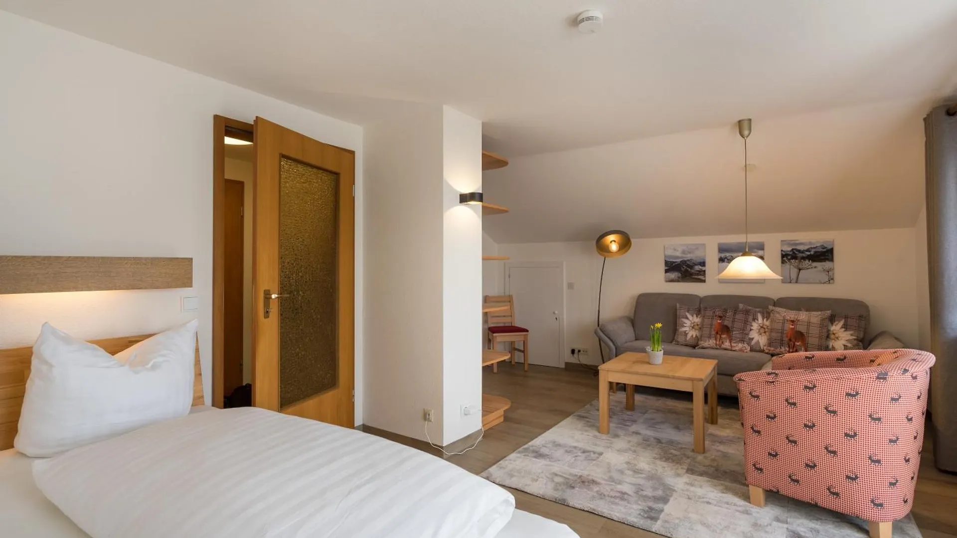 Ferienwohnung Laux contacts